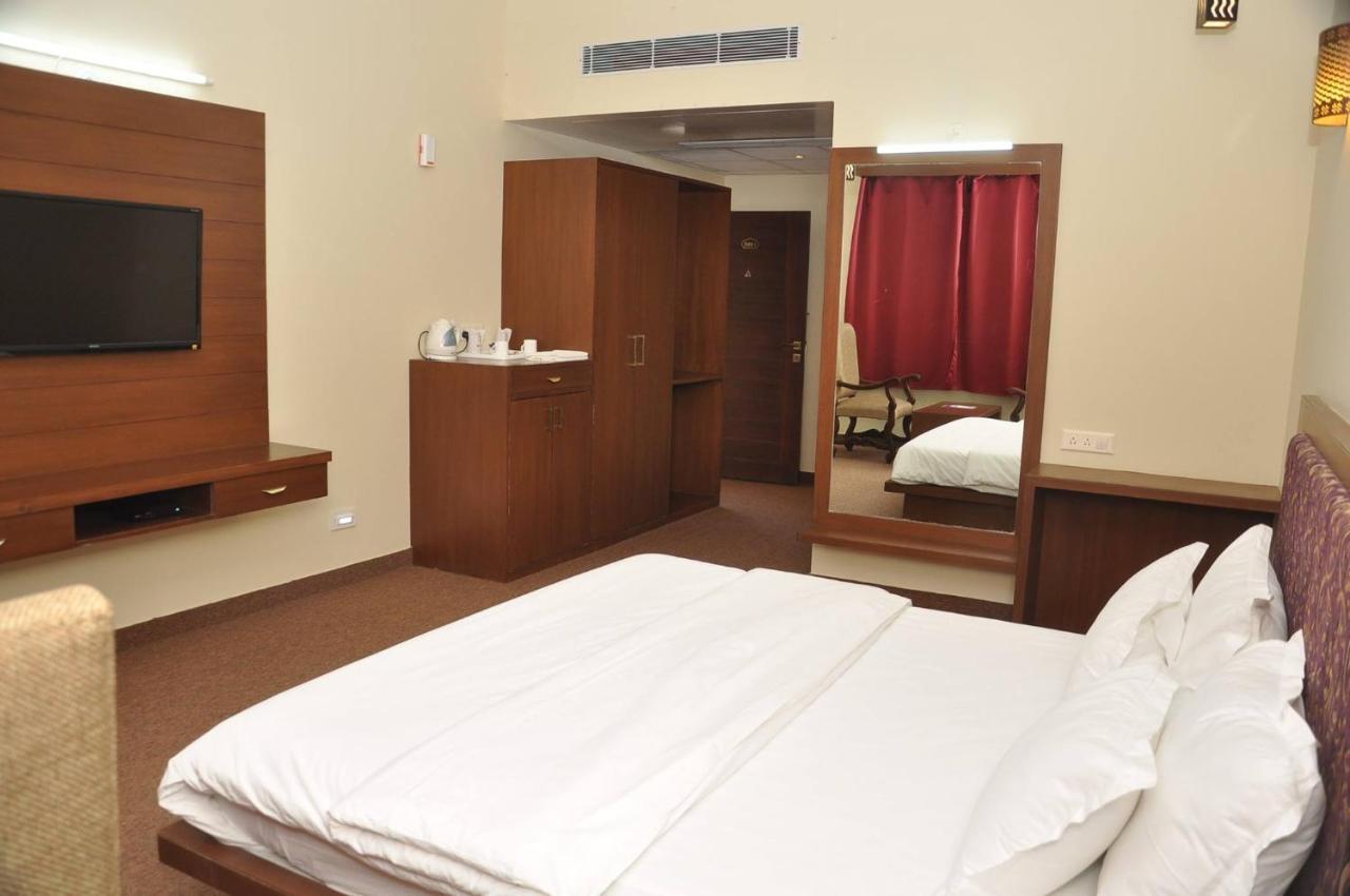 Neelkanth'S Bagar Inn Resort Jhunjhunu Buitenkant foto