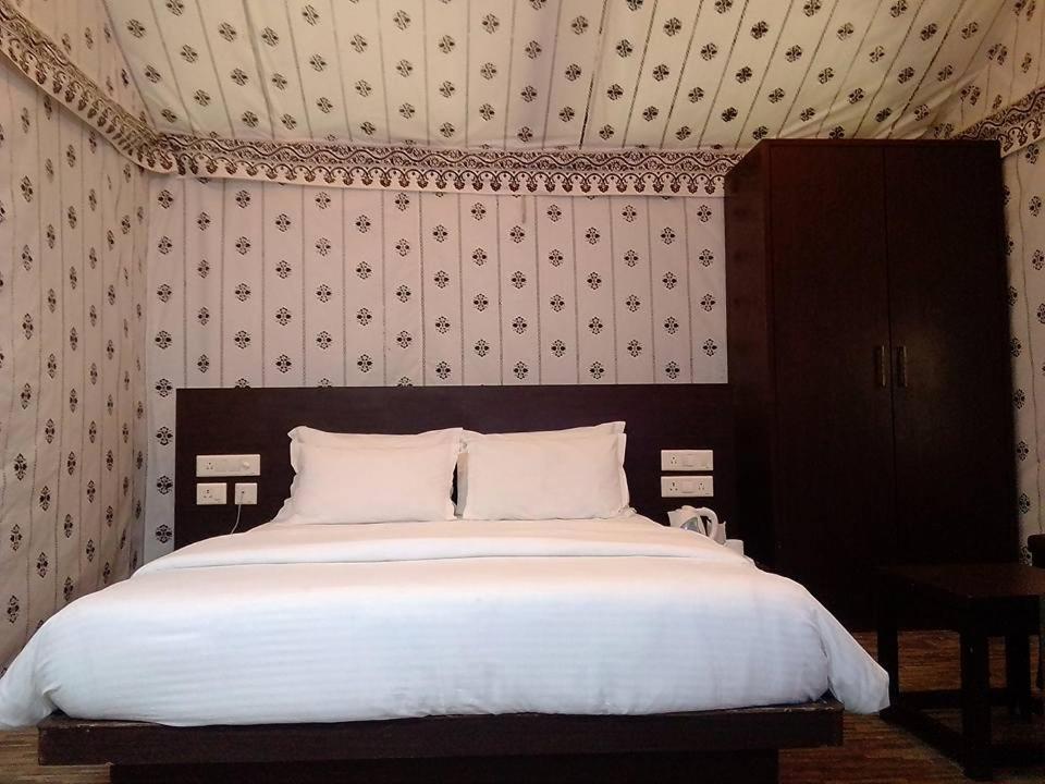 Neelkanth'S Bagar Inn Resort Jhunjhunu Buitenkant foto