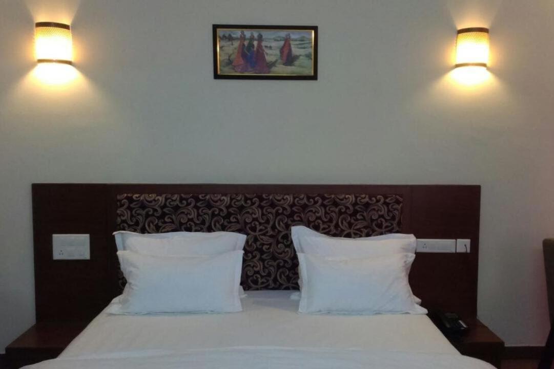 Neelkanth'S Bagar Inn Resort Jhunjhunu Buitenkant foto
